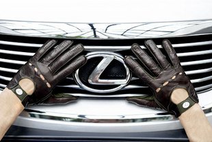 Lexus remet les gants au goût du jour