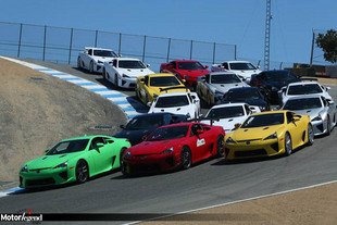 16 Lexus LFA à Laguna Seca !