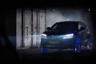 Un Lexus NX avec des roues en glace