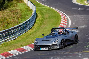 La Lotus 3-Eleven en action sur la Nordschleife