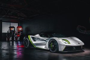 Jenson Button a présenté sa Lotus Evija à Monterey