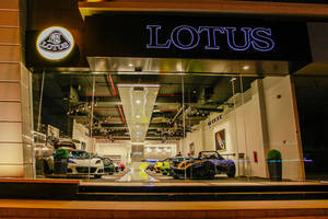Lotus ouvre son premier showroom à Dubaï