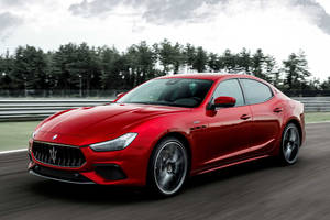 Maserati étoffe son catalogue avec les Ghibli et Quattroporte Trofeo