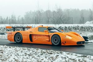 Une Maserati MC12 Versione Corsa aux enchères à Paris