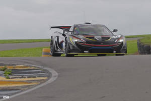 Découvrez la McLaren P1 GTR James Hunt Edition en action