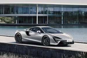 McLaren rend hommage à la reine Elizabeth II