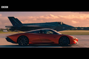 le duel McLaren Speedtail vs Jet F-35