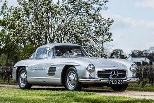 Une Mercedes 300 SL ex-Moss aux enchères