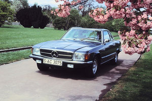 Mercedes fête les 50 ans de la 350 SL