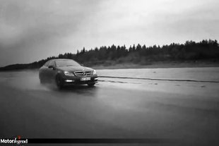 V8 magique : 1mn de Mercedes C63 AMG