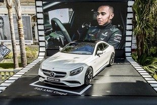 Une Mercedes S63 AMG contre le SIDA