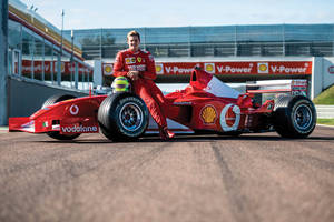 RM Sotheby's : Mick Schumacher pilote la Ferrari F2002 de Michael