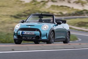 La MINI Cabrio fête son 30ème anniversaire avec l'édition Seaside