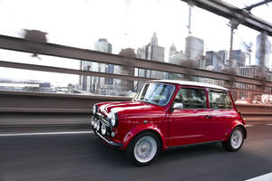 Une Mini classique électrique dans les rues de New-York