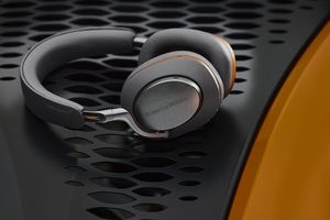 Nouveau casque audio Bowers & Wilkins Px8 McLaren Edition