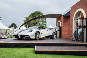 Pebble Beach : Pagani Huayra Roadster Gyrfalcon