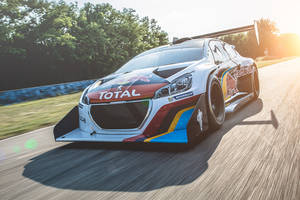 Sébastien Loeb rachète la 208T16 Pikes Peak