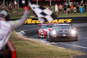 Sport : Porsche s'impose pour la première fois à Bathurst