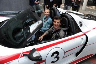 Mark Webber et Maria Sharapova en Porsche 918 Spyder