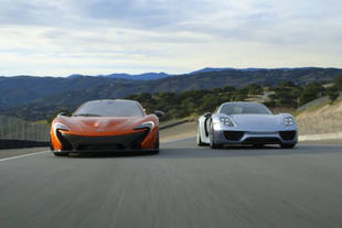 McLaren P1 vs Porsche 918 Spyder à Laguna Seca