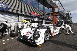 Un pit-stop Porsche sur la route des 24H