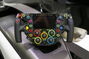 WEC : focus sur le volant de la Porsche 919 Hybrid
