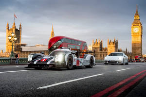 Une Porsche 919 Hybrid en action dans les rues de Londres