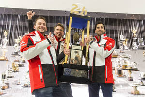 Le Porsche Museum accueille le trophée des 24H du Mans