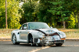 Une Porsche 959 accidentée aux enchères