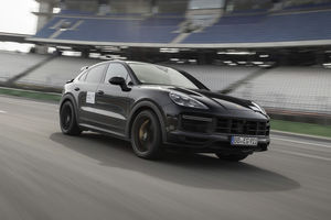 Un nouveau Porsche Cayenne en piste à Hockenheim