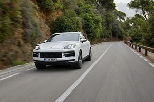 Une troisième déclinaison hybride pour le nouveau Porsche Cayenne