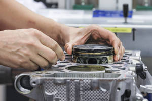 Porsche crée un piston moteur en impression 3D 