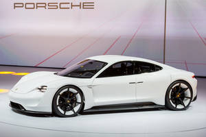 Porsche va étoffer son offre électrique