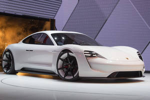 Porsche en dit plus sur la future Taycan
