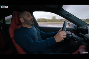 Chris Harris et The Stig testent la Porsche Taycan Turbo S