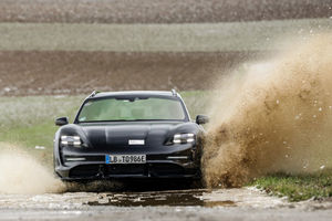 Un mode « cross » spécifique pour le Porsche Taycan Cross Turismo 