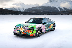 Un Porsche Taycan 4S « Art Car » aux enchères