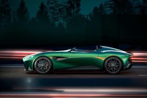 Q by Aston Martin fête ses 10 ans avec la DBR22