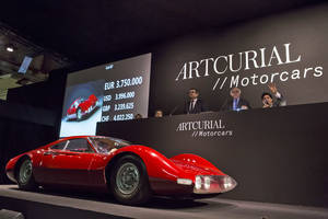 Une Ferrari Dino brille sur la vente Artcurial à Rétromobile
