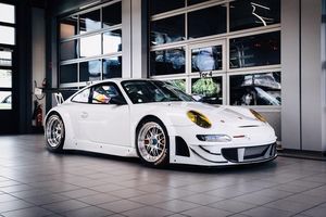 RM Sotheby's : une Porsche 911 GT3 RSR s'illustre à St Moritz