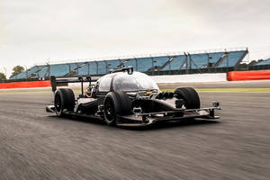 Roborace: le prototype Devbot présenté à Donington