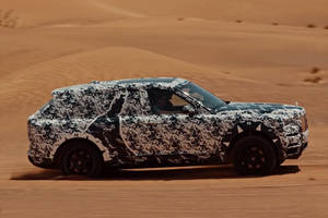 Le Rolls-Royce Cullinan en essais dans le désert de Dubaï
