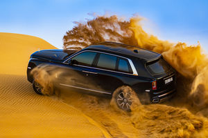 Le Rolls-Royce Cullinan en démonstration dans le désert