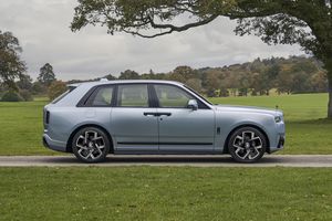 Bespoke : Rolls-Royce Black Badge Cullinan Daisy