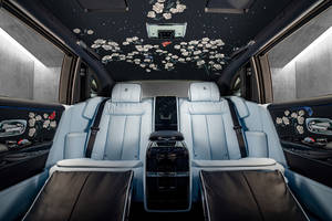 Un intérieur brodé de fleurs pour la Rolls-Royce Phantom Rose
