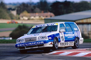 Les Volvo 850 Estate et S40 BTCC à Silverstone Classic