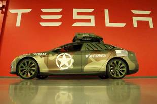 La Tesla Model S en tenue camouflage
