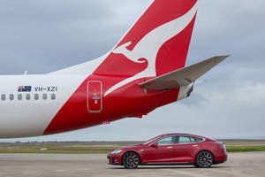 Race : Tesla Model S P90D vs Boeing 737