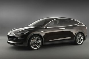 13 000 réservations pour le Tesla Model X