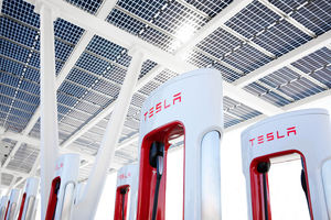 Tesla ouvre ses superchargeurs aux autres constructeurs 